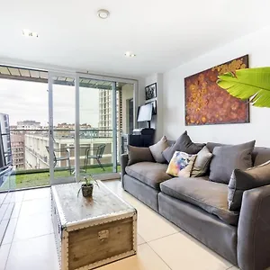 1br Penthouse Flat In East London