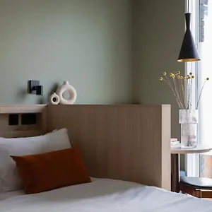 Bob W Tower Hill Apartment
