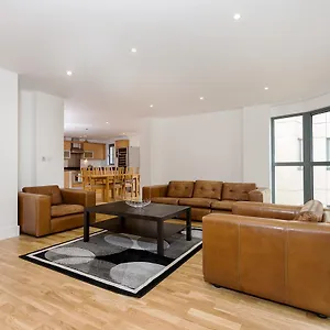 Spacious Flat With A Great View Of The Shard London